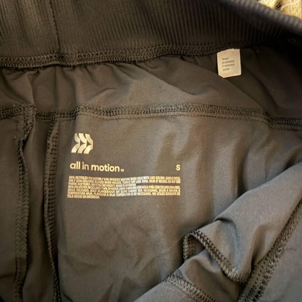 Women’s all in motion Black Cargo Pants - Picture 4 of 4